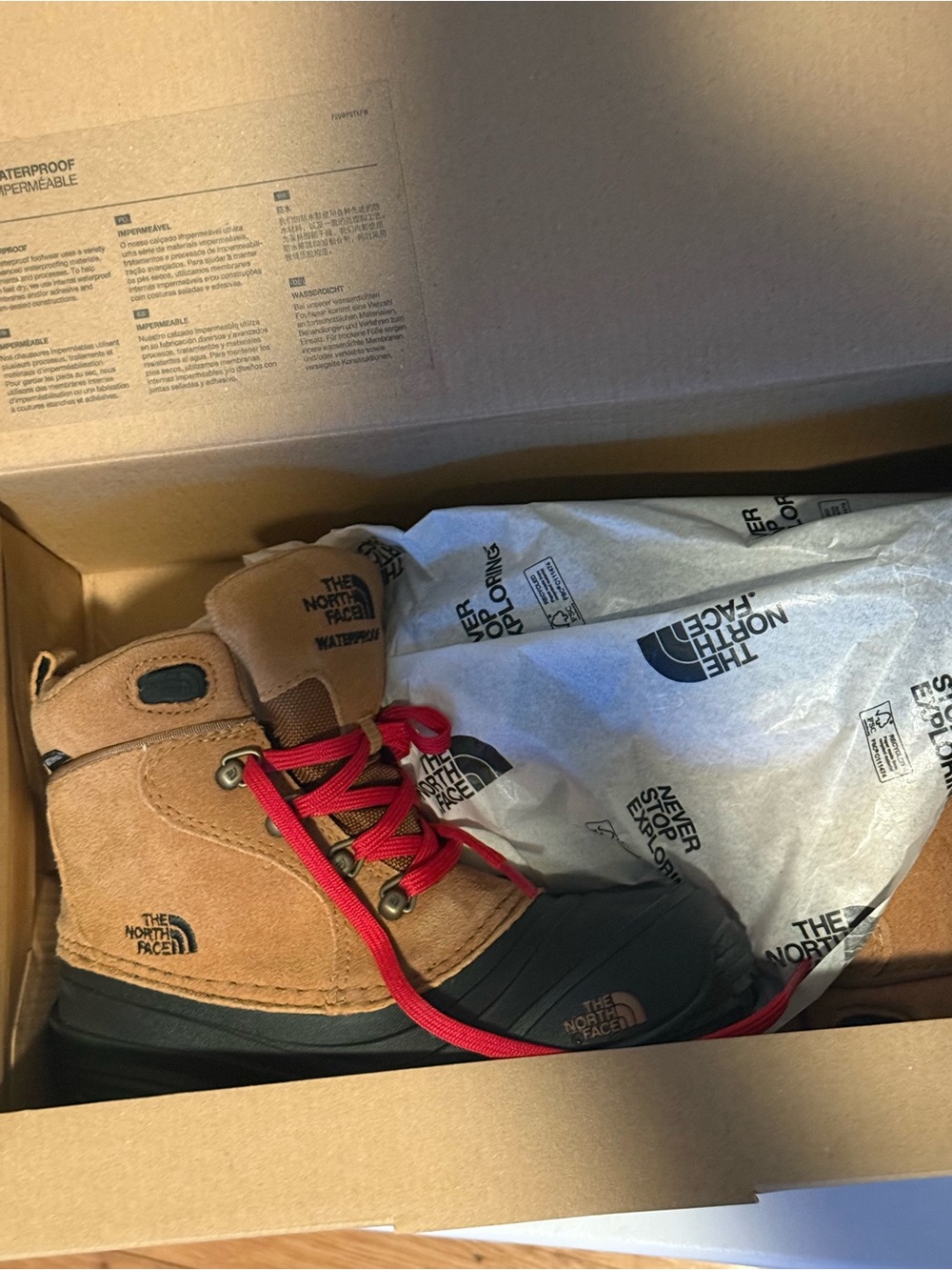 The North Face Toasted Brown and Black Youth Chilkat Lace II Box Label